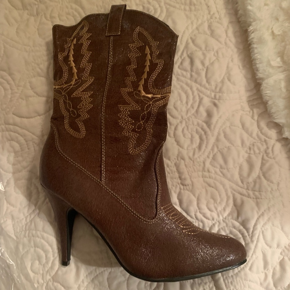 Sexy cowgirl boots, never worn size 9